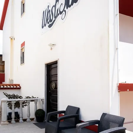 West Side 招待所 佩尼契